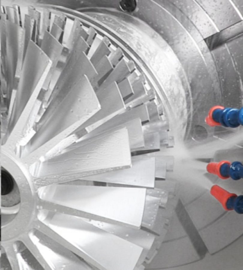 24122025005 Обрабатывает лопасти турбины.